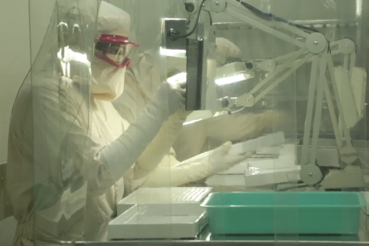 Handling components inside an isolator on the finishing line